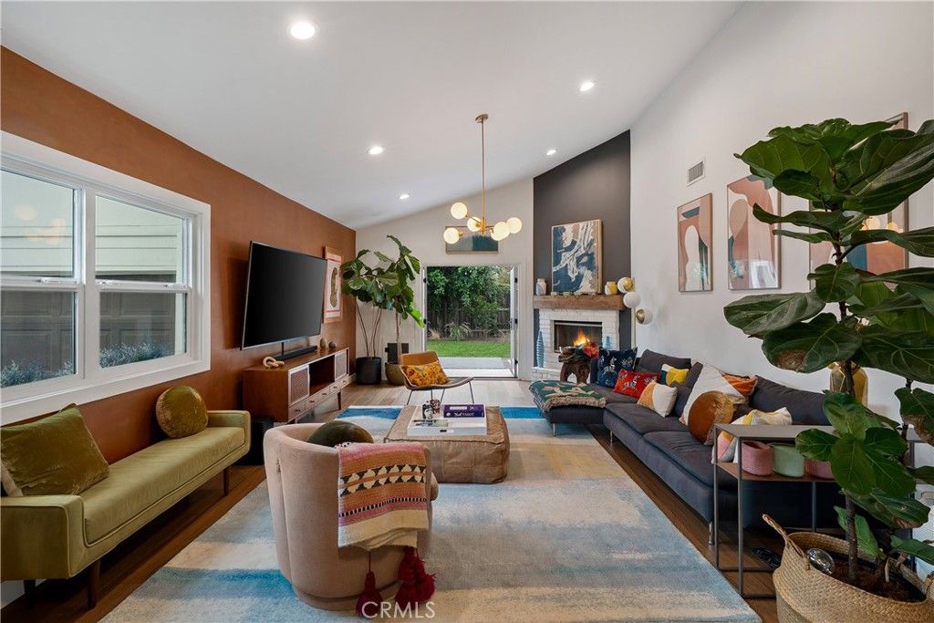 Photo of 13232 Magnolia Boulevard, Sherman Oaks, CA 91423 (MLS # SR25233005)