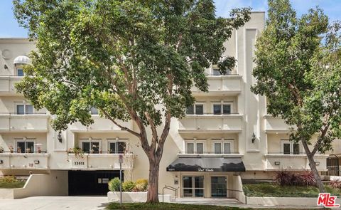 Photo of 12011 Goshen Avenue #102, Los Angeles, CA 90049 (MLS # 26684017)