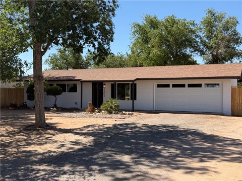 Photo of 21975 Mohican Ave, Apple Valley, CA 92307 (MLS # IV26120395)