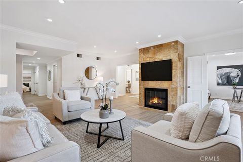 Photo of 5416 Zelzah Avenue Ave #202, Encino, CA 91316 (MLS # SR25181744)