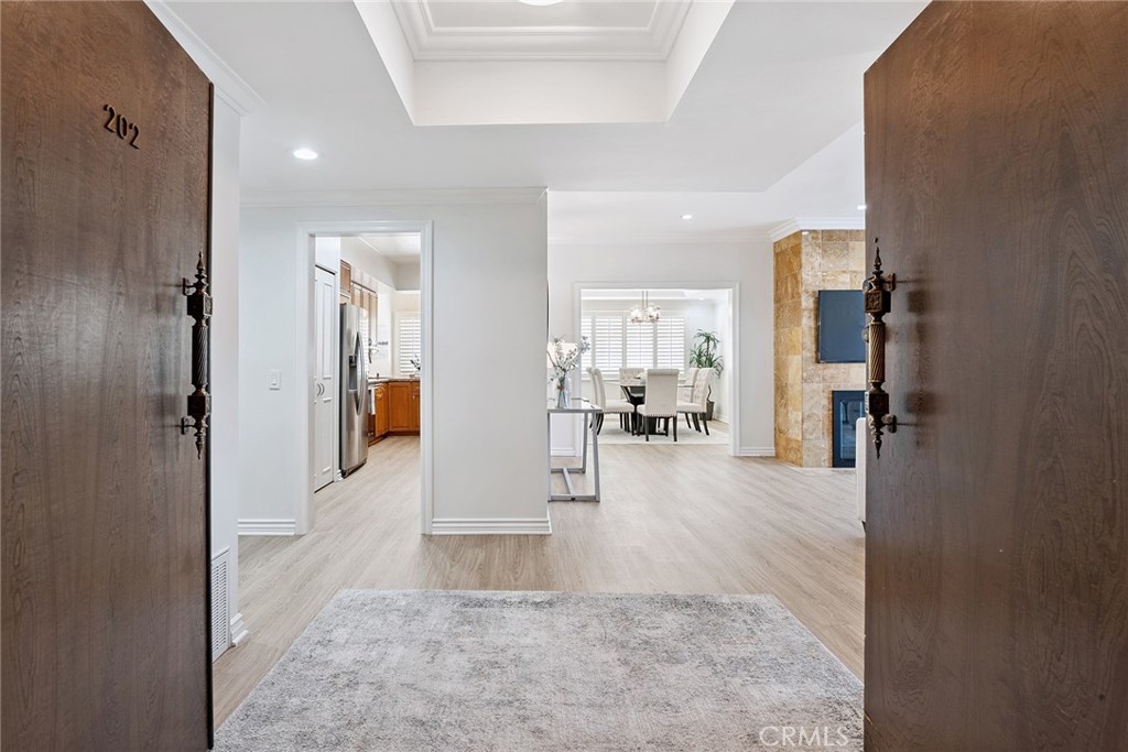Properties 1 5416 Zelzah Avenue 202