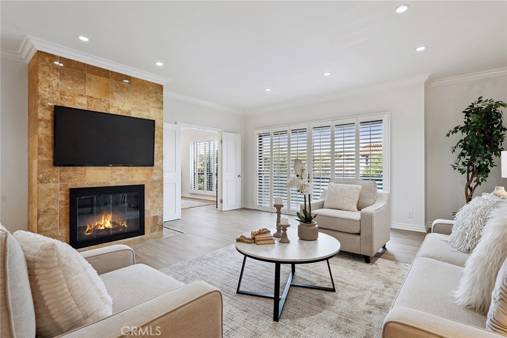 Properties 2 5416 Zelzah Avenue 202