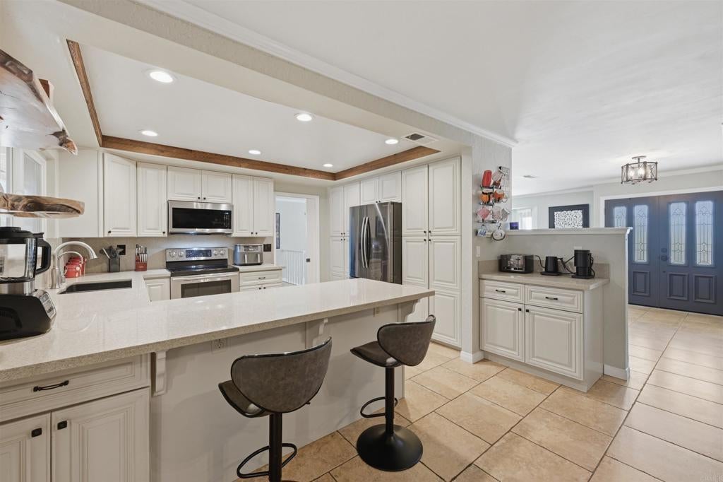 2438 Duraznitos Rd