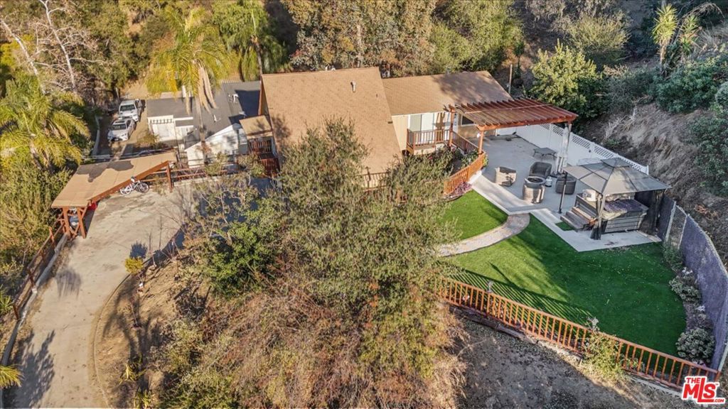 Photo of 2070 Lilac Lane, Glendale, CA 91206 (MLS # 25610621)