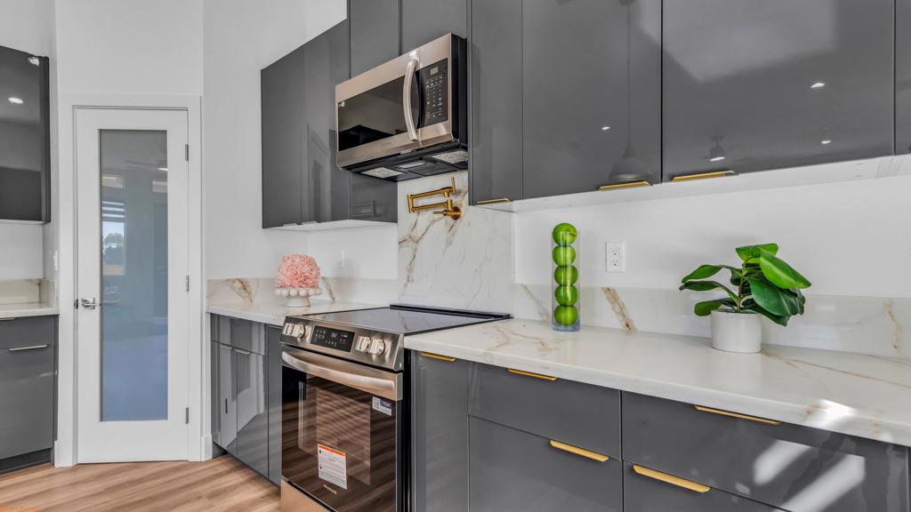 16322 Avenida Gracia