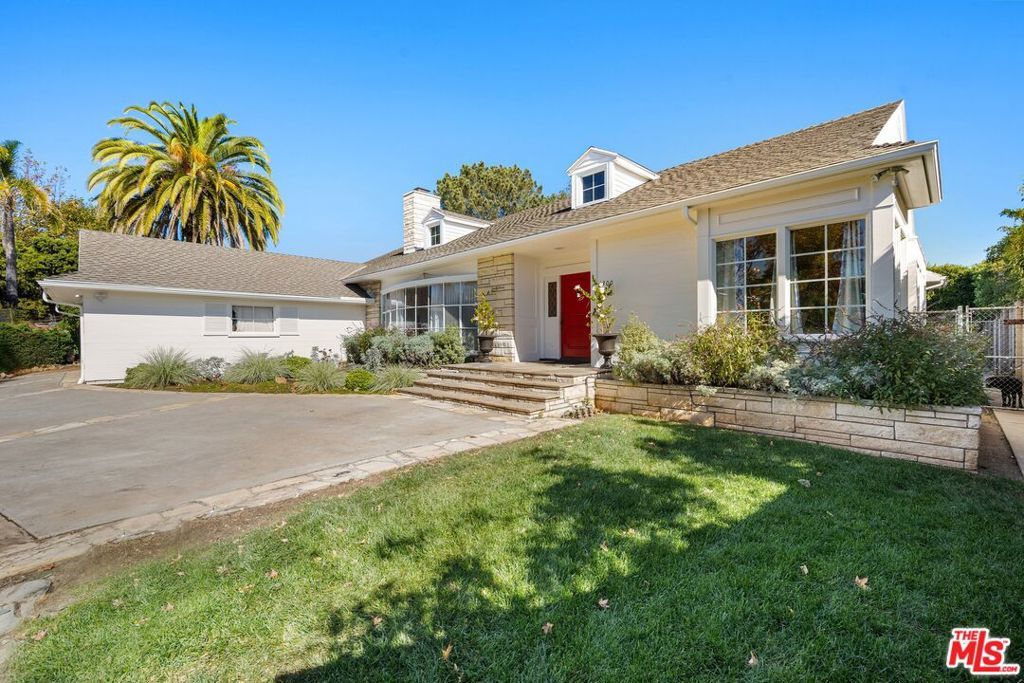 Photo of 1300 Capri Drive, Pacific Palisades, CA 90272 (MLS # 23329459)