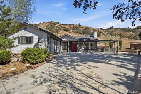 Photo of 26631 Bear Valley RD, Tehachapi, CA 93561 (MLS # SR26225477)