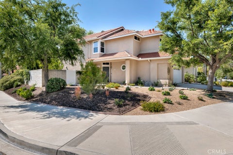 Photo of 305 Saint Thomas DR, Oak Park, CA 91377 (MLS # SR26123613)