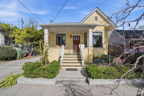 Photo of 704 S 12th Street, San Jose, CA 95112 (MLS # ML82037119)