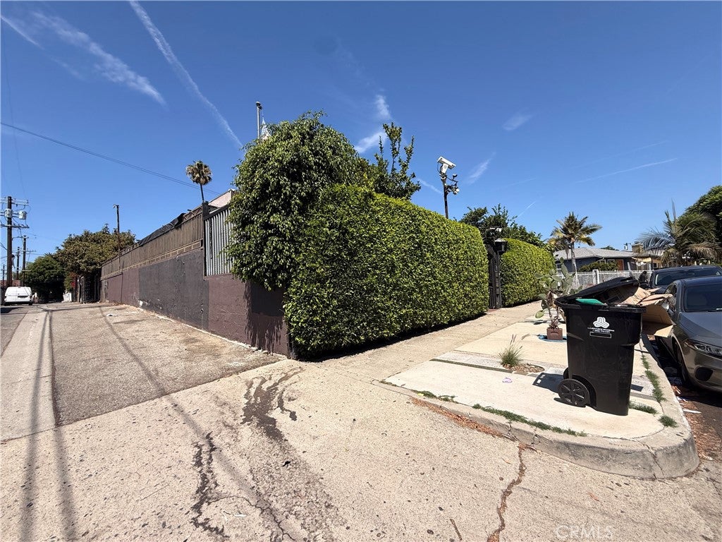 2949 S Harcourt