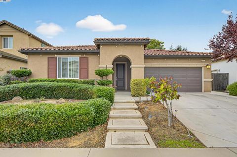 Photo of 10092 Avocado Way Way, Elk Grove, CA 95757 (MLS # 41116438) Photo of 10092 Avocado Way Way, Elk Grove, CA 95757 (MLS # 41116438)