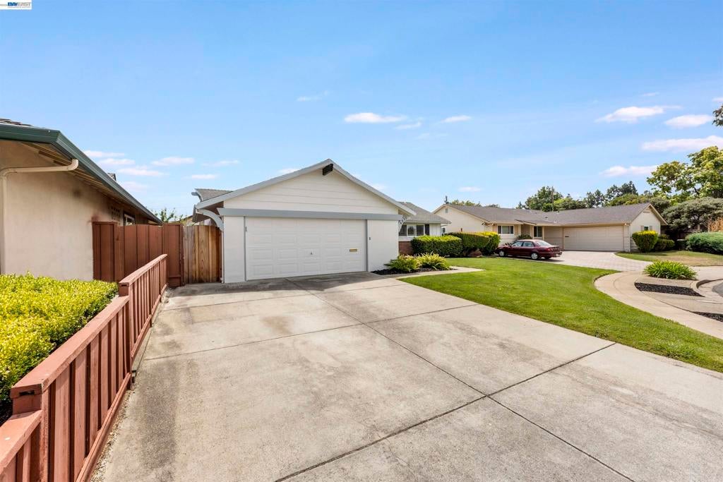4820 Louise Ct