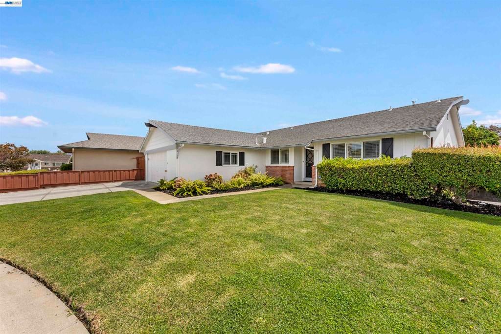 4820 Louise Ct