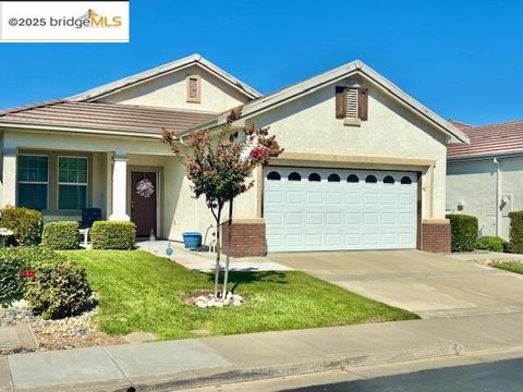 Photo of 1621 Kent Dr Dr, Brentwood, CA 94513 (MLS # 41113266)
