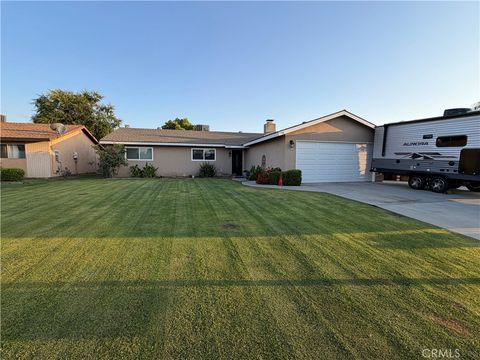 Photo of 5305 Kenyon AVE, Bakersfield, CA 93309 (MLS # SR26096672)