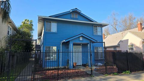 Photo of 3208 2nd Ave Ave, Sacramento, CA 95817 (MLS # 41111035)