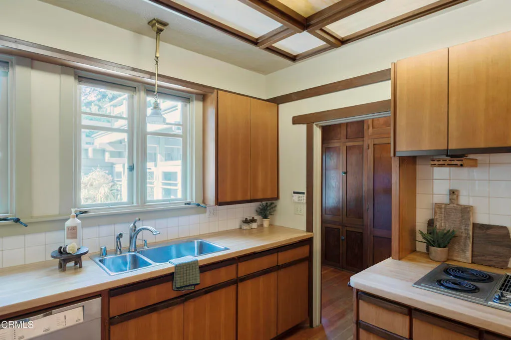 Ventura, California 93003, United States, 5 Bedrooms Bedrooms, ,5 BathroomsBathrooms,Residential,Active,105526