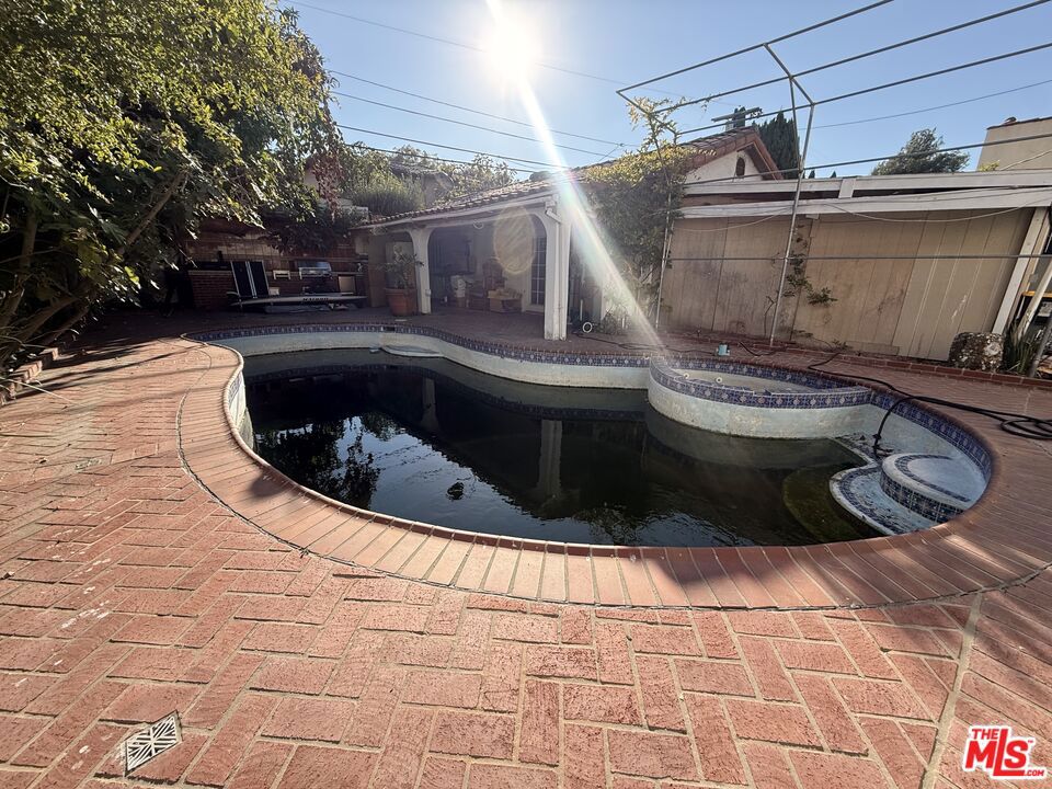2367 Malcolm Avenue