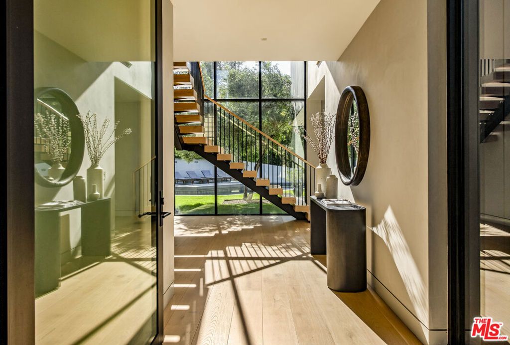 Photo of 28869 Selfridge Drive, Malibu, CA 90265 (MLS # 25597599)