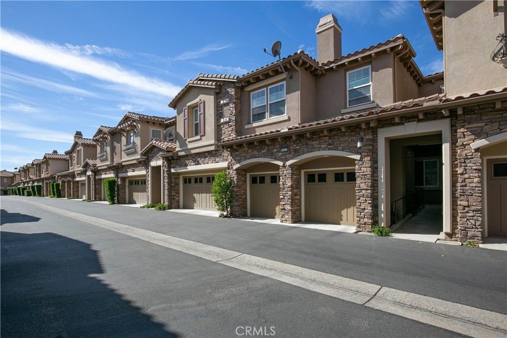 Photo of 11629 Verona Dr, Chatsworth, CA 91311 (MLS # SR25241294)