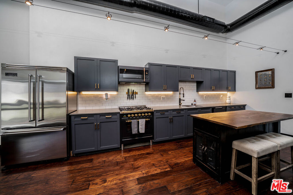 4115 Glencoe Avenue 302