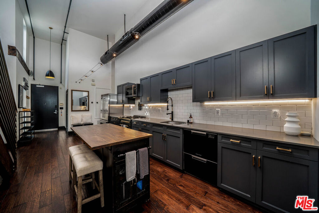 4115 Glencoe Avenue 302