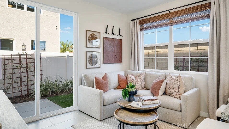 2678 E Lincoln Paseo