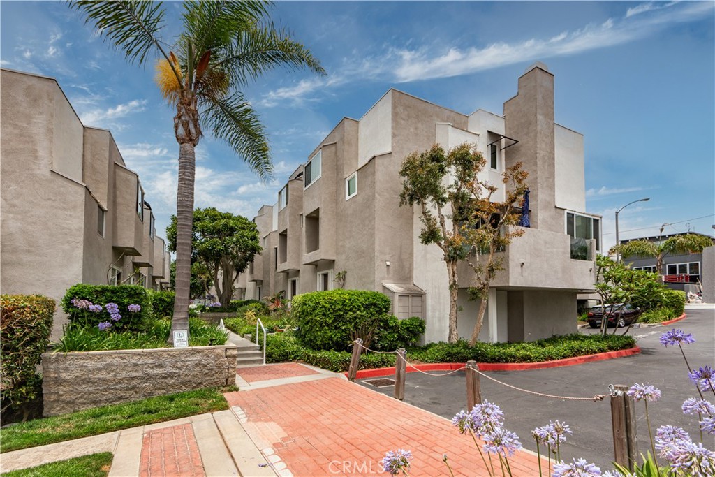 501 Herondo Street 59