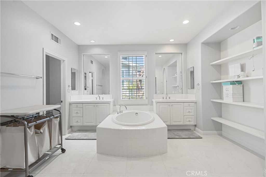 Amberly Lane (AMLN) - Residential