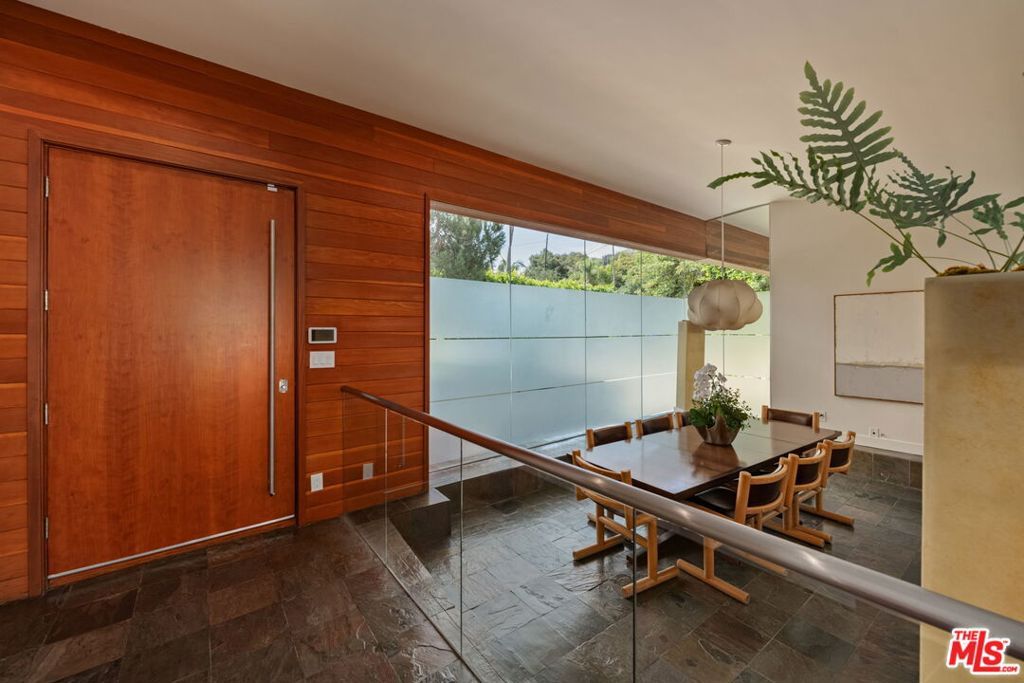Photo of 8137 Amor Road, Los Angeles, CA 90046 (MLS # 25589219)