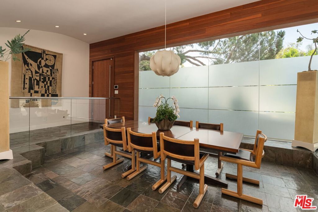Photo of 8137 Amor Road, Los Angeles, CA 90046 (MLS # 25589219)