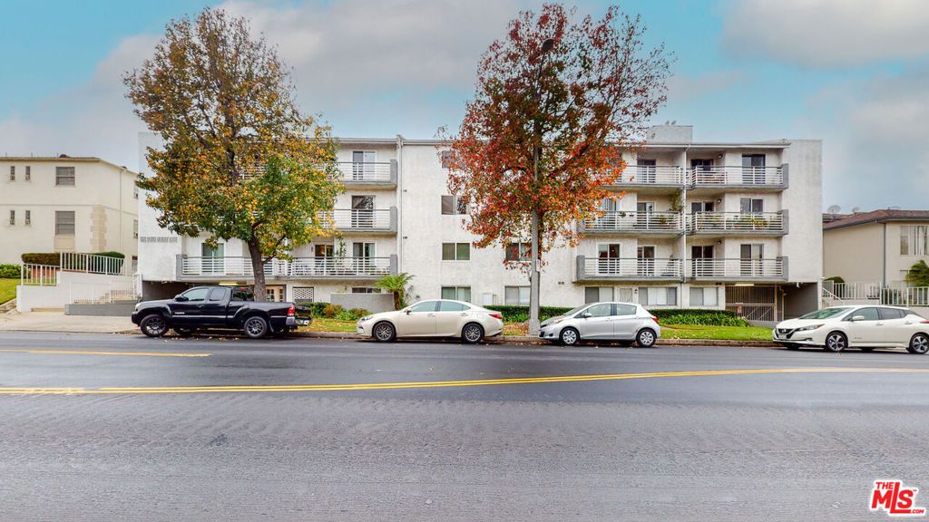 Photo of 1515 S Beverly Drive #309, Los Angeles, CA 90035 (MLS # 25619931)