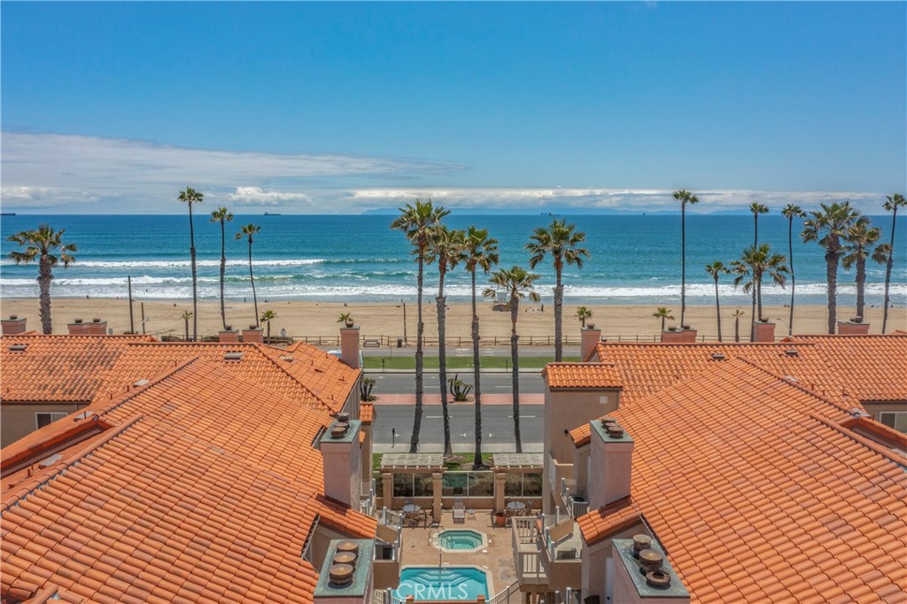 2000 Pacific Coast Highway 313