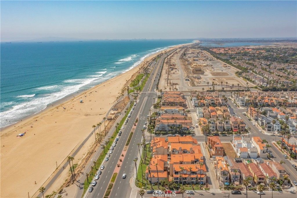 Photo of 2000 Pacific Coast Highway Hwy #313, Huntington Beach, CA 92648 (MLS # OC25147232)