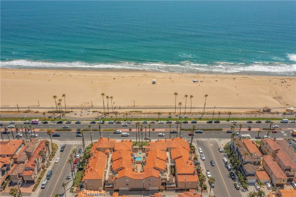 Photo of 2000 Pacific Coast Highway Hwy #313, Huntington Beach, CA 92648 (MLS # OC25147232)
