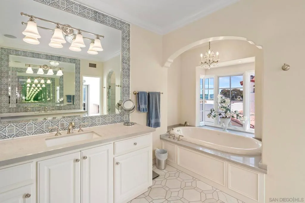 La Jolla, California 92037, United States, 4 Bedrooms Bedrooms, ,6 BathroomsBathrooms,Residential,Active,211777