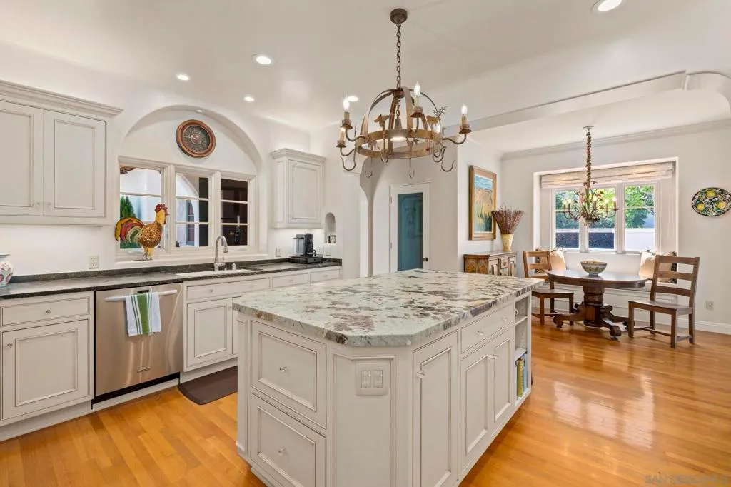 La Jolla, California 92037, United States, 4 Bedrooms Bedrooms, ,6 BathroomsBathrooms,Residential,Active,211777