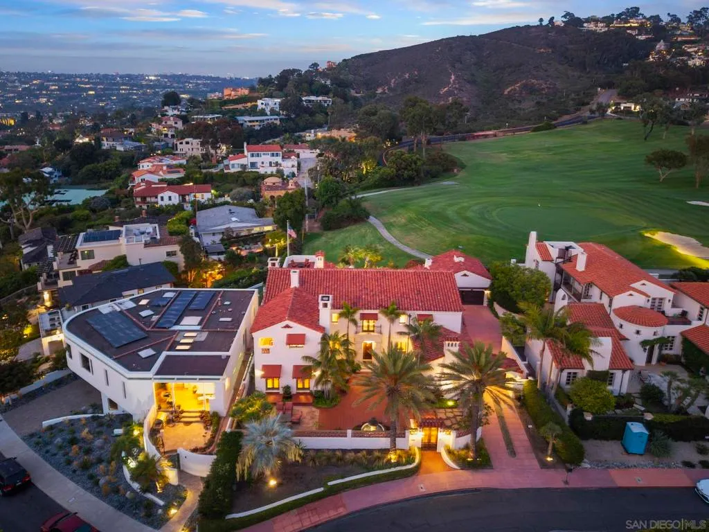 La Jolla, California 92037, United States, 4 Bedrooms Bedrooms, ,6 BathroomsBathrooms,Residential,Active,211777