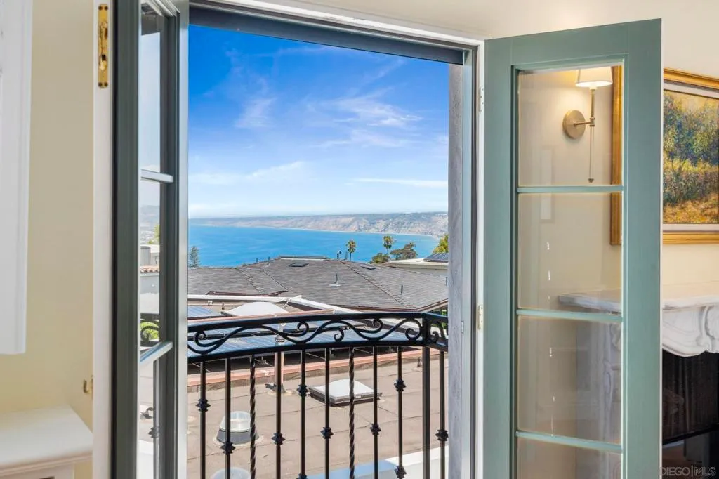 La Jolla, California 92037, United States, 4 Bedrooms Bedrooms, ,6 BathroomsBathrooms,Residential,Active,211777