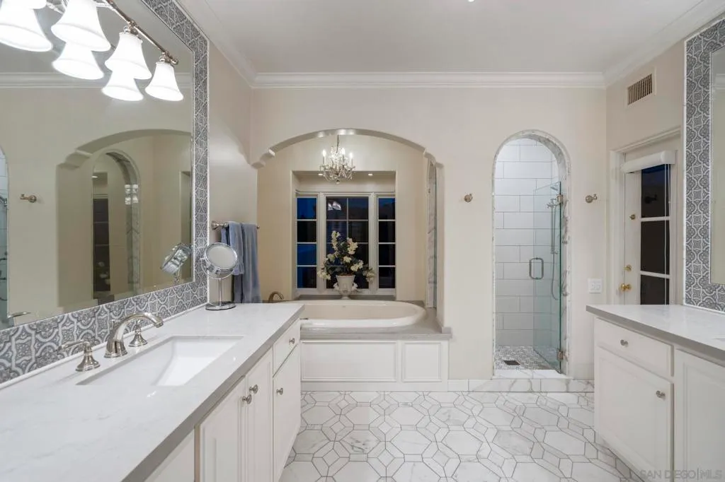 La Jolla, California 92037, United States, 4 Bedrooms Bedrooms, ,6 BathroomsBathrooms,Residential,Active,211777