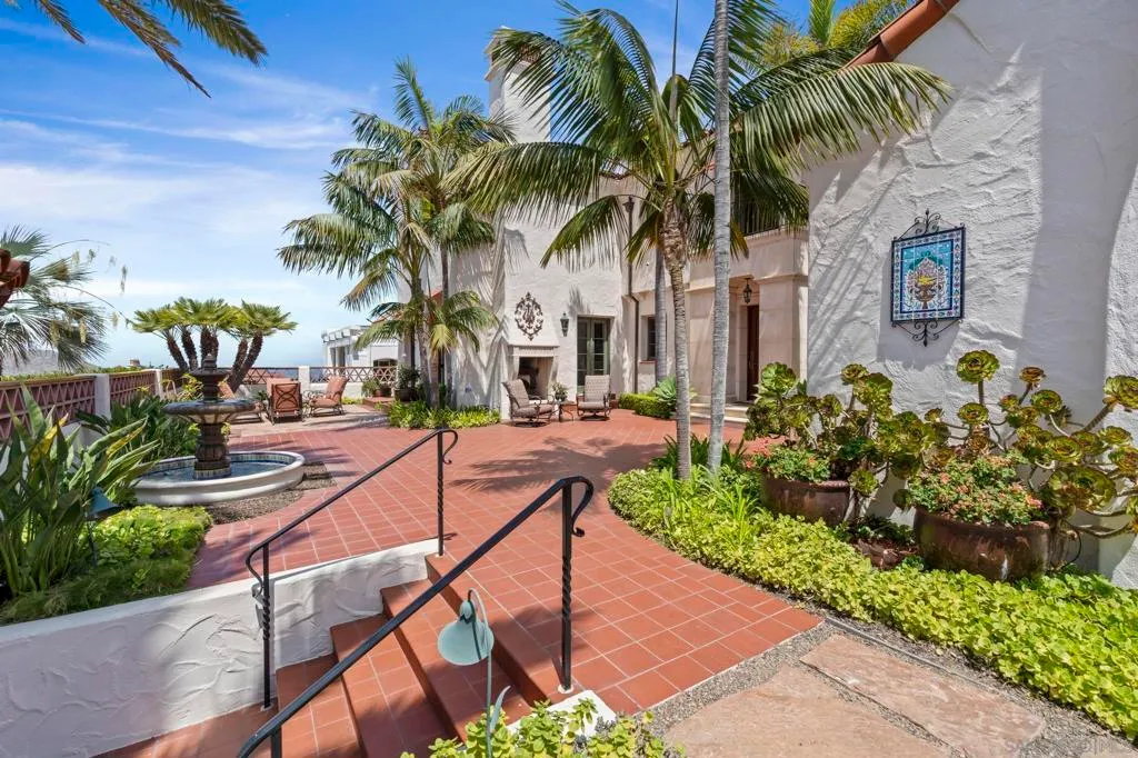 La Jolla, California 92037, United States, 4 Bedrooms Bedrooms, ,6 BathroomsBathrooms,Residential,Active,211777