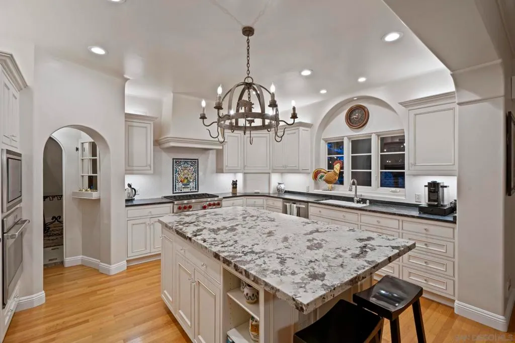 La Jolla, California 92037, United States, 4 Bedrooms Bedrooms, ,6 BathroomsBathrooms,Residential,Active,211777