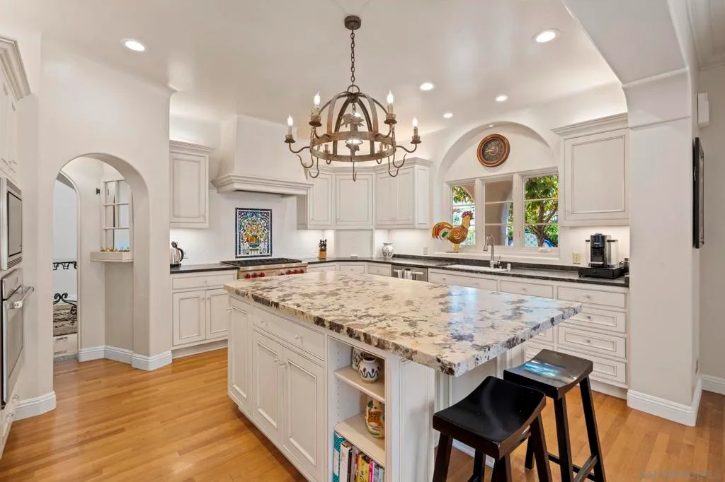 La Jolla, California 92037, United States, 4 Bedrooms Bedrooms, ,6 BathroomsBathrooms,Residential,Active,211777