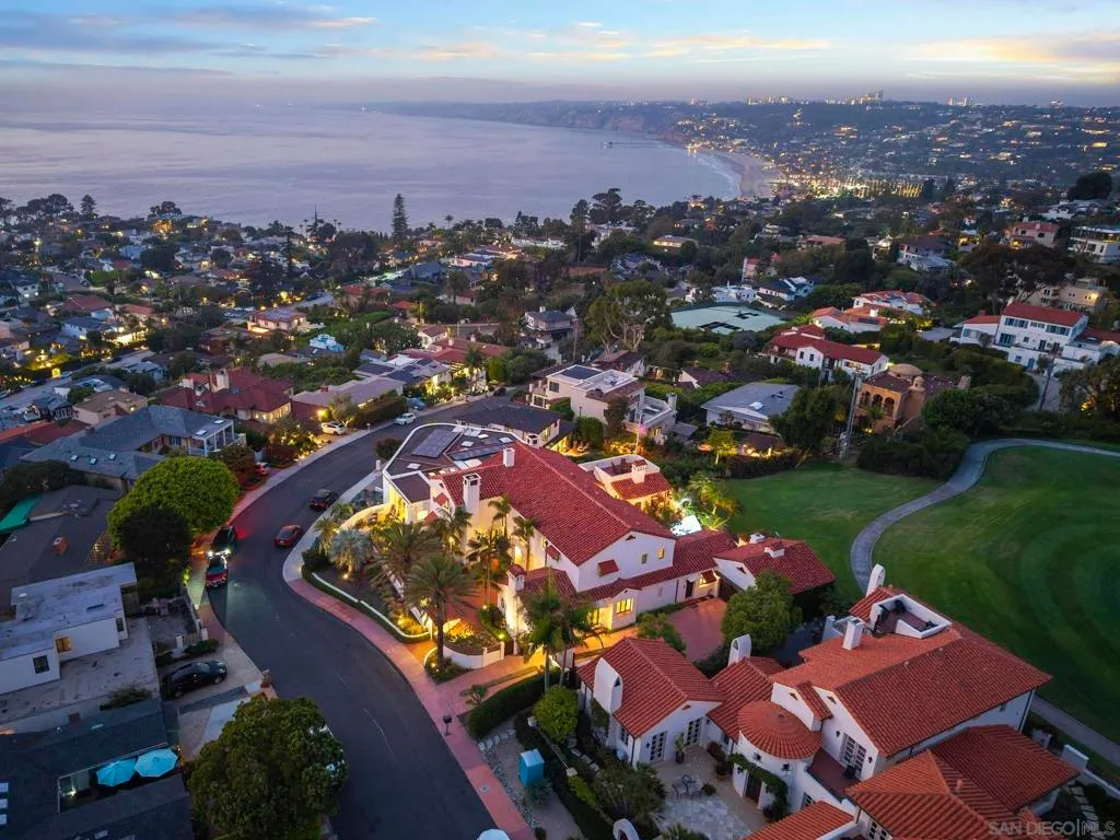 La Jolla, California 92037, United States, 4 Bedrooms Bedrooms, ,6 BathroomsBathrooms,Residential,Active,211777