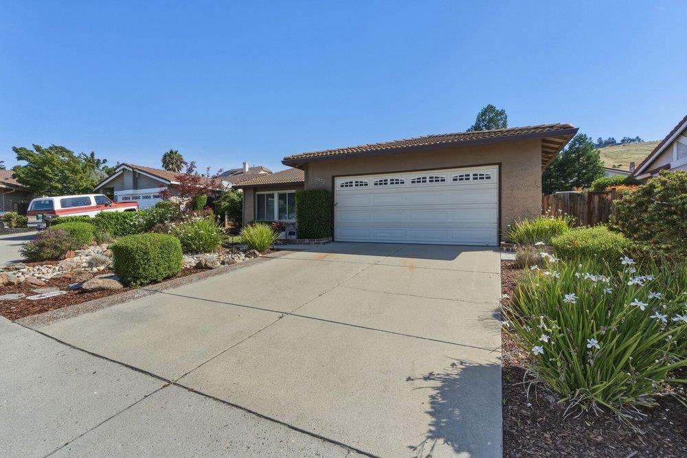 2072 Pleasant Crest Court