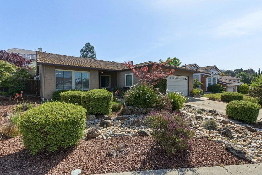 2072 Pleasant Crest Court