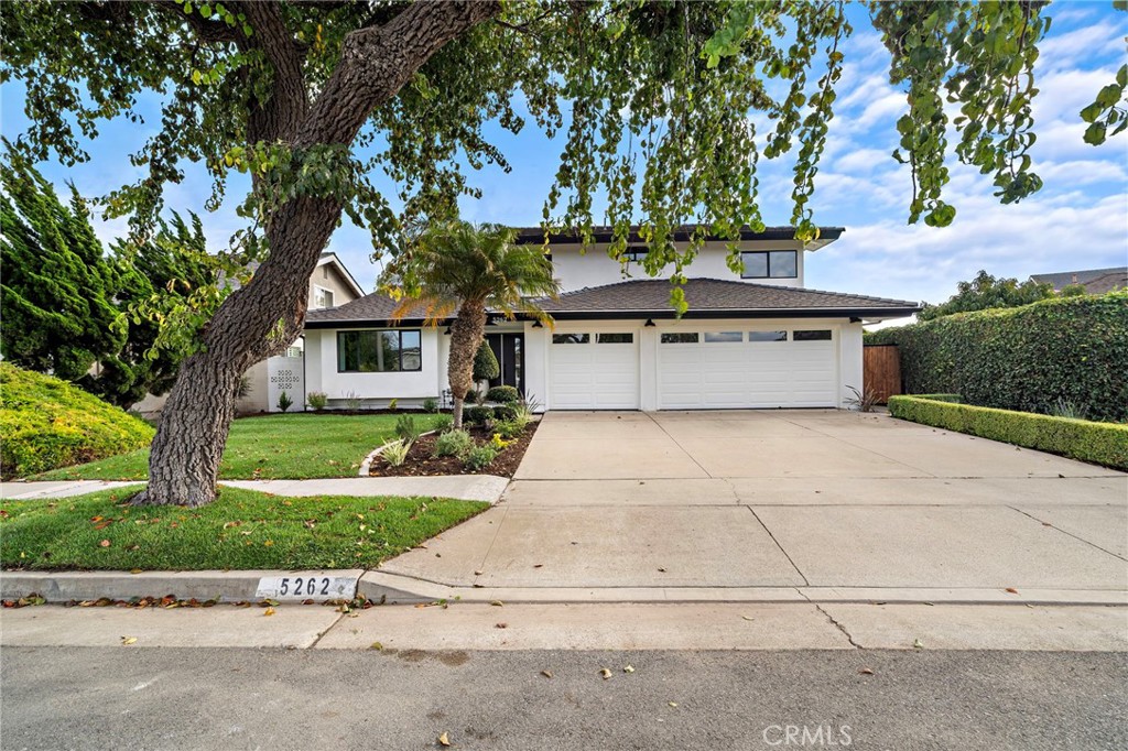 5262 Glenroy Dr