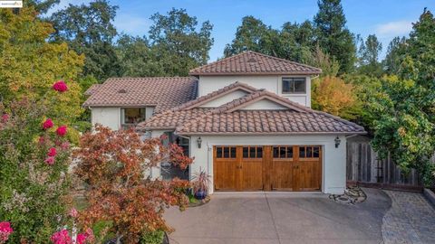 17 Pomo Ct Napa CA 94558