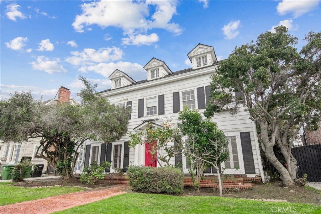 Photo of 838 Lorraine, Los Angeles, CA 90005 (MLS # SR26001424)