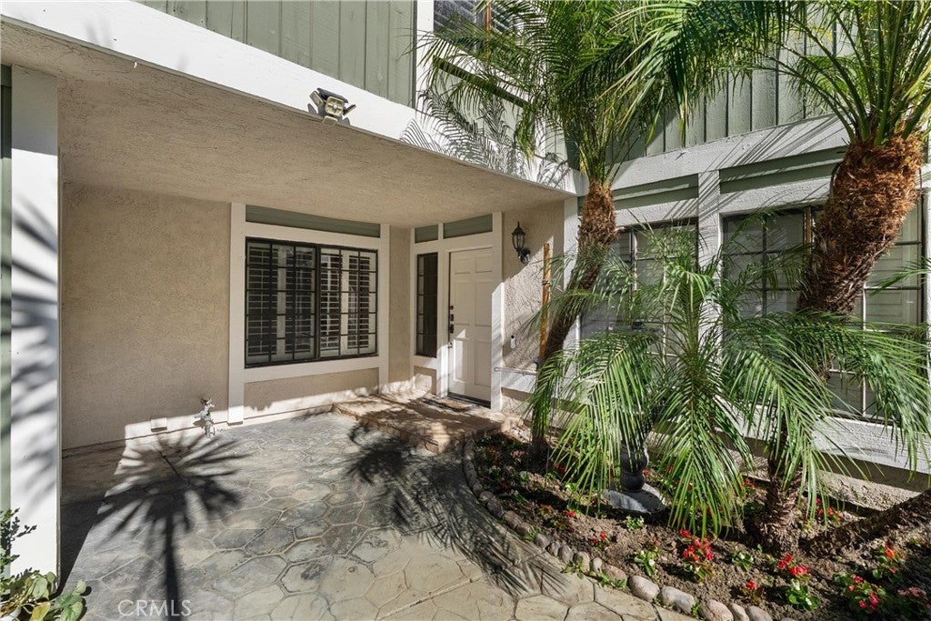 5810 E Mountain Loop